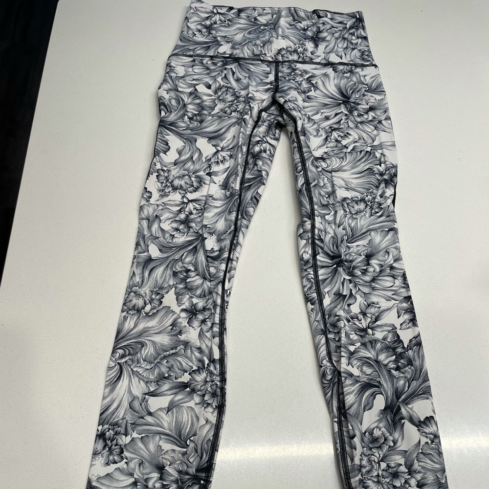 Lululemon Train Times 7/8 leggings